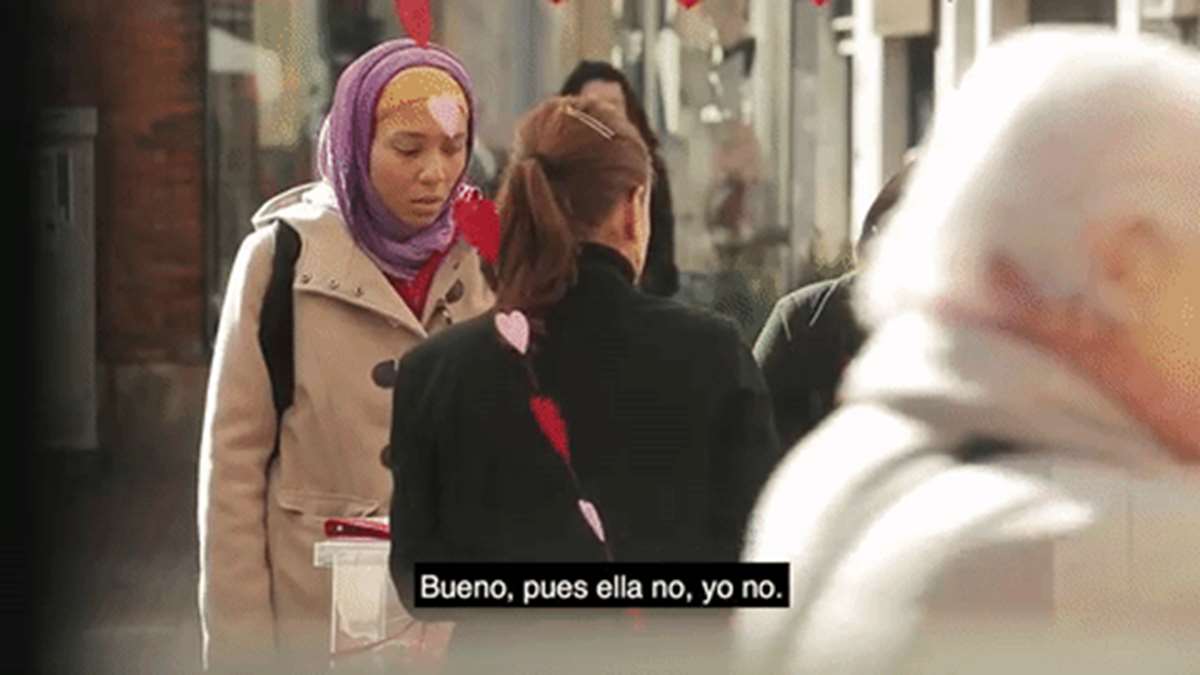 Bilal se detiene después de que Shaeeda lo golpea repetidamente en la cabeza