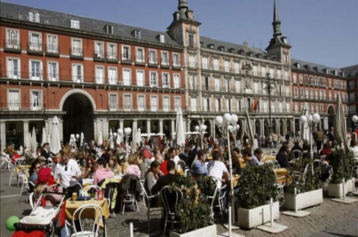 La fragilidad de los naipes