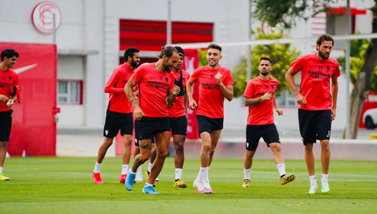 Recuperación en el entrenamiento del Sevilla FC